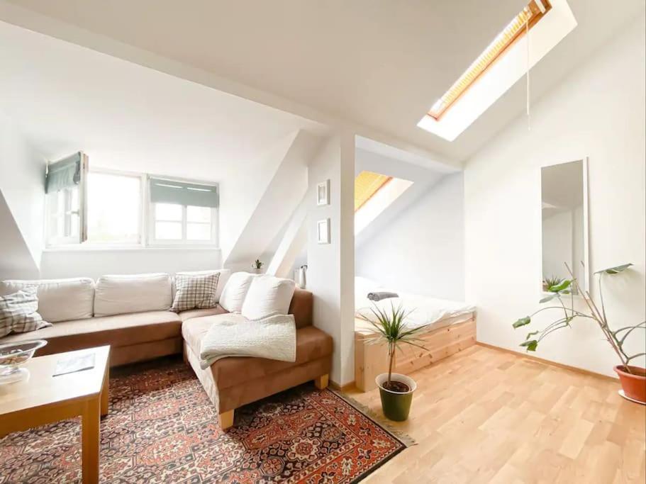 Schoene Ferienwohnung Mit Blick Ueber Stadtwald Leipzig Exterior photo